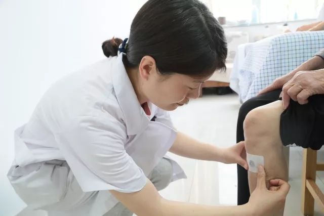 膏藥粘在身上怎么辦？如何安全、快速地去除膏藥殘留？